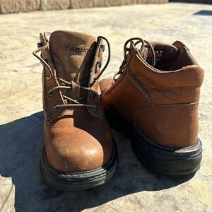 Ariat 7.5 lace up work boots